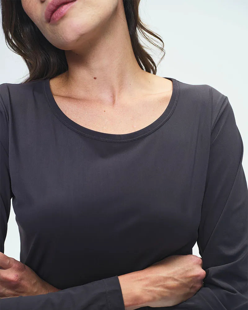 Dada Sport Betty ML Technical Riding T-Shirt - STRĒID. Long-sleeved lightweight tee in Scorched Earth or Marine, bi-stretch, breathable, sunproof, Italian fabric made in Portugal.