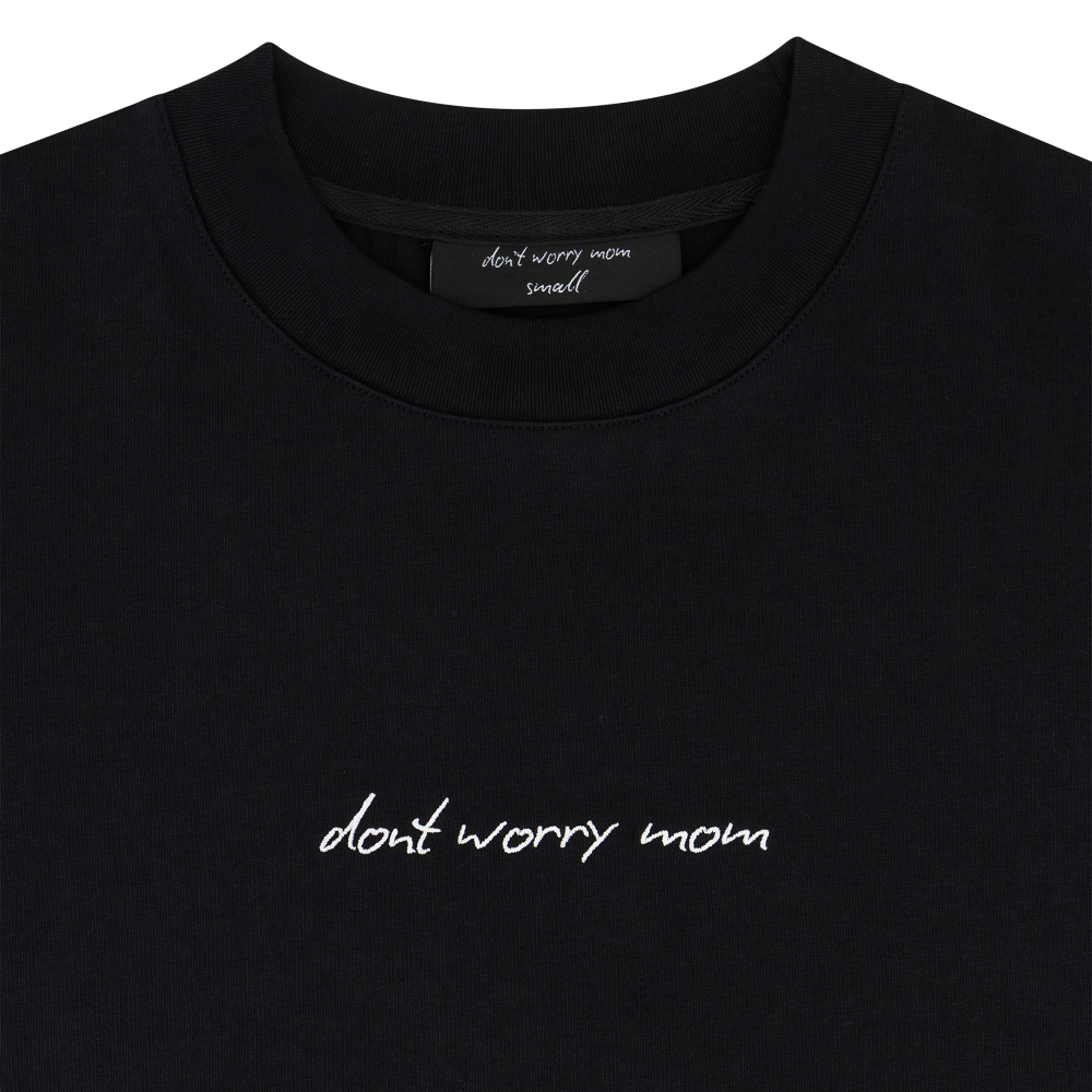 Black Oversized T-Shirt - Don't Worry Mom – STRĒID. Relaxed fit black oversized tee with Don't Worry Mom chest logo.