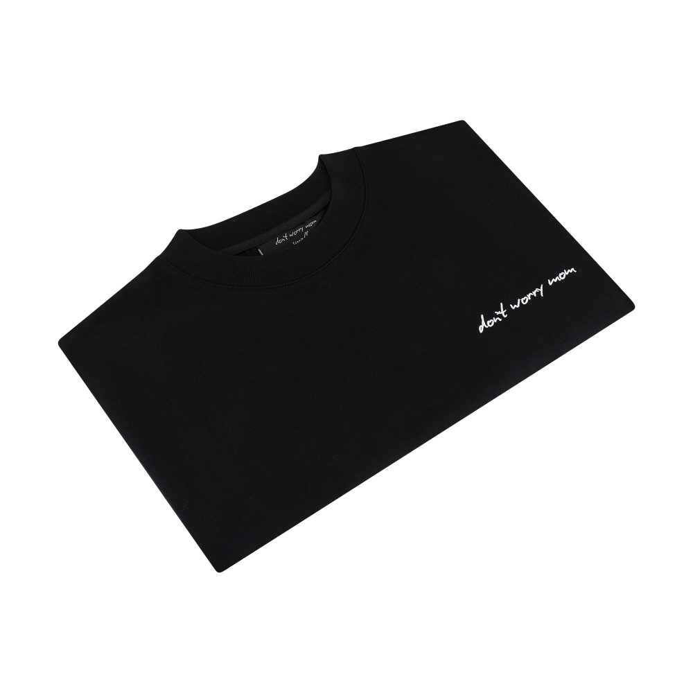 Black Oversized T - Side Logo - Don't Worry Mom – STRĒID. Breathable black oversized T-shirt with minimalist side logo.