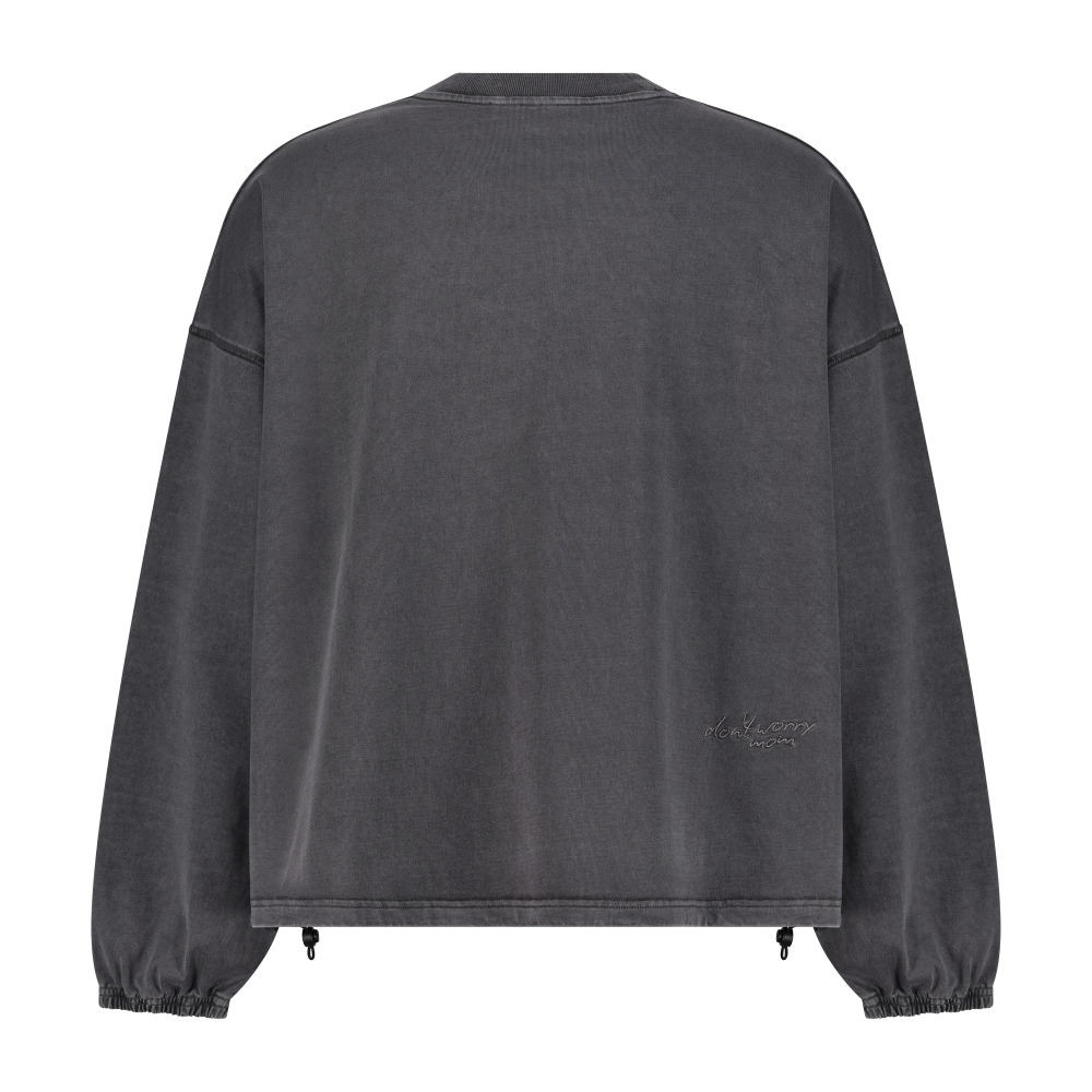 Dubai Winter Ready Long Sleeve Grey - Don't Worry Mom – STRĒID. Comfortable grey long sleeve tee perfect for cooler Dubai mornings and evenings.
