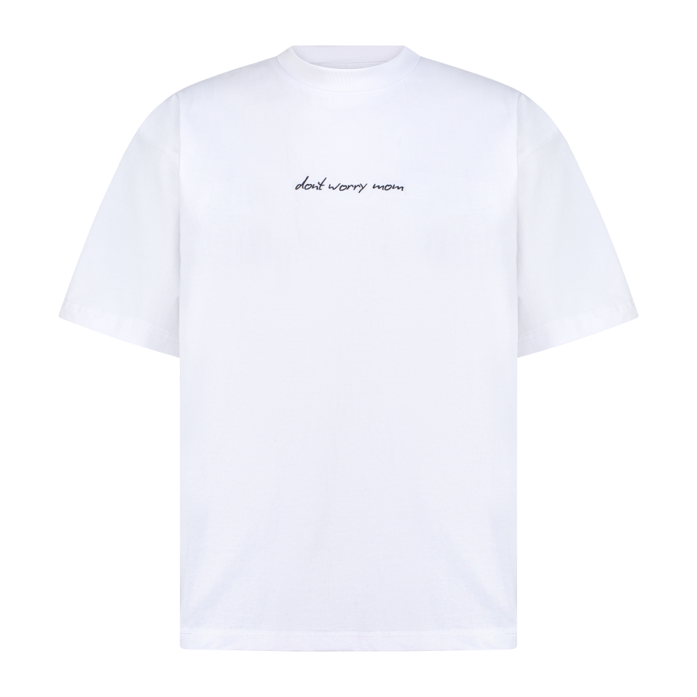 White Oversized T-Shirt - Don't Worry Mom – STRĒID. Soft 100% cotton oversized white T-shirt with logo above the heart.